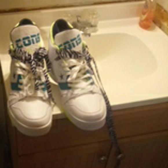 Shoes - Picture 3 of 4